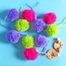 Écharpe à pompons